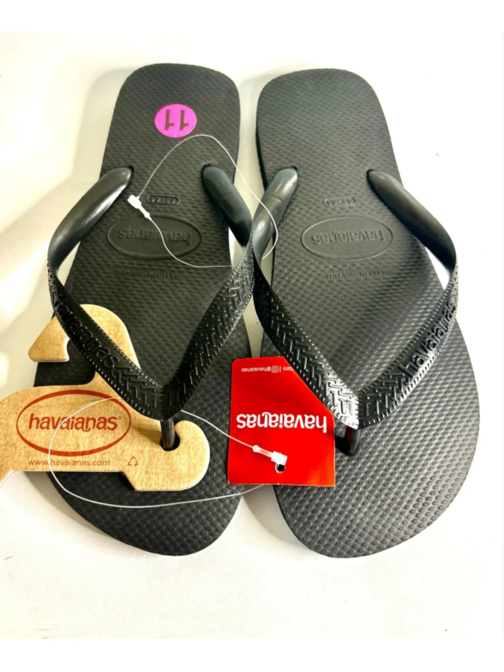 NWT Havaianas Men Slim Black flip flops with a cushioned rubber footbed size 11